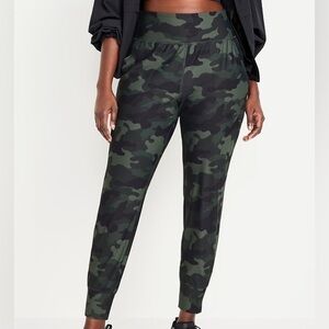 Old Navy Camo Print Joggers - Size S
